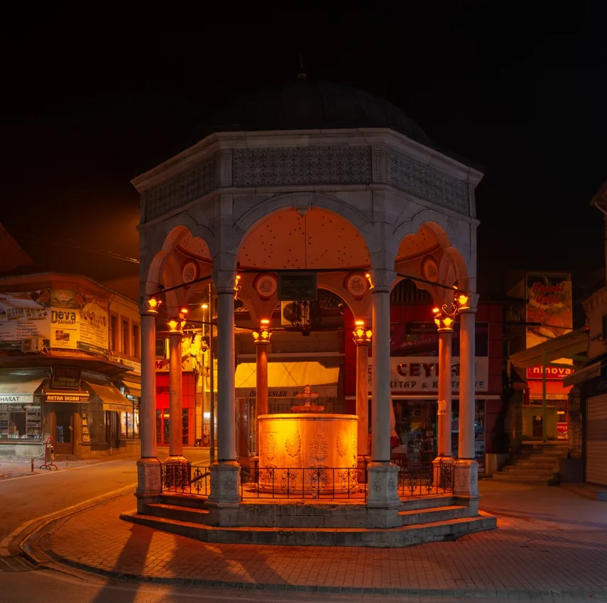 Şadırvan, Merkez