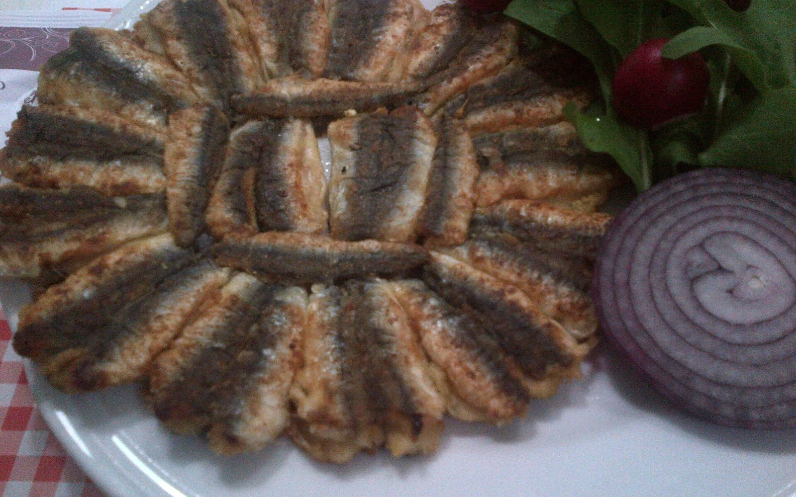 Tavada kızarmış hamsi